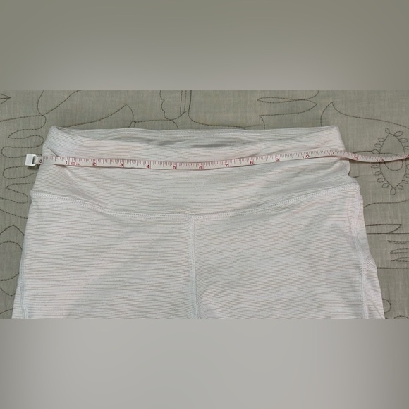 NWT Outdoor Voices Move Free Bike 6” Short XS White Sand - Picture 3 of 5